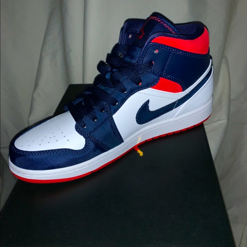 Air Jordan 1 Mid SE White/University Red
